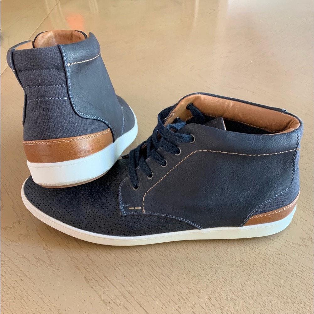Steve Madden HighTop Sneaker. Navy/Brown. Size 13